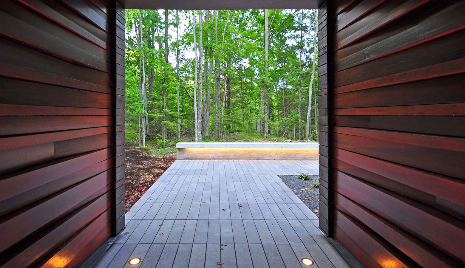A Small Contemporary Home Nestled in a Nature Forest on the Shores of Lake Michigan by Johnsen Schmaling Architects (5)