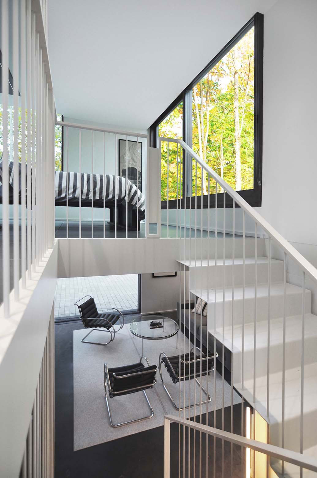A Small Contemporary Home Nestled in a Nature Forest on the Shores of Lake Michigan by Johnsen Schmaling Architects (7)