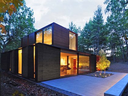 A Small Contemporary Home Nestled in a Nature Forest on the Shores of Lake Michigan by Johnsen Schmaling Architects (8)