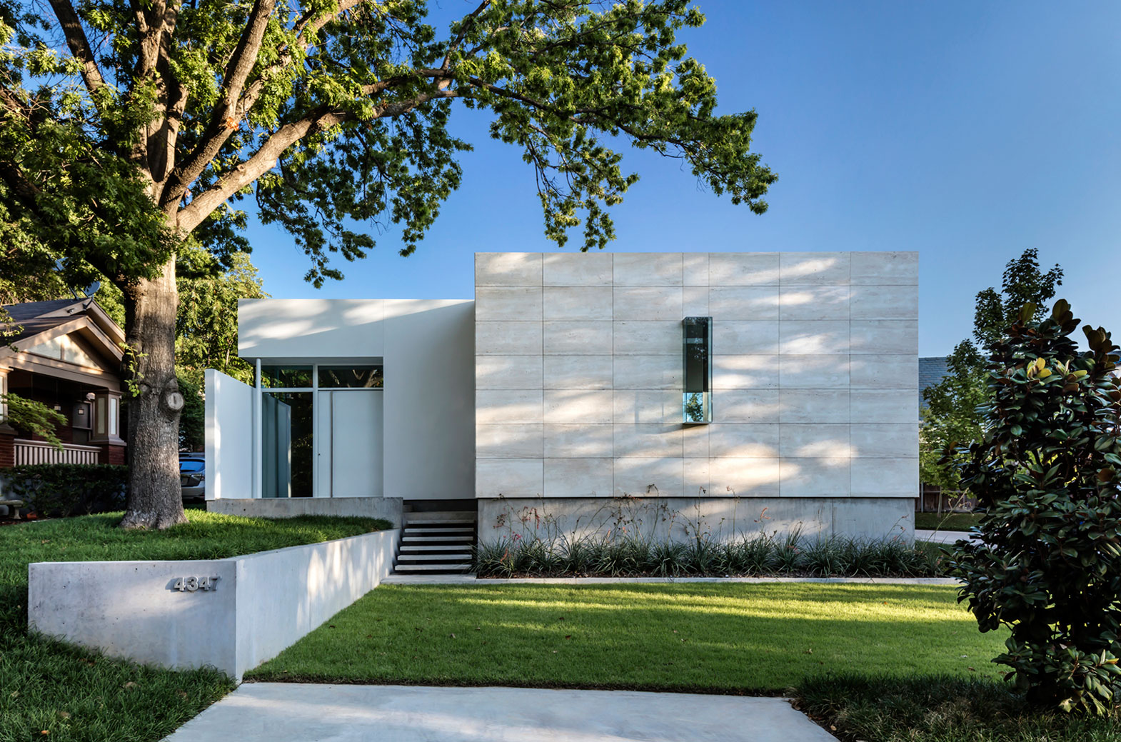 A Small Contemporary Home with Elegant White Decor in Dallas, Texas by Morrison Dilworth + Walls (1)