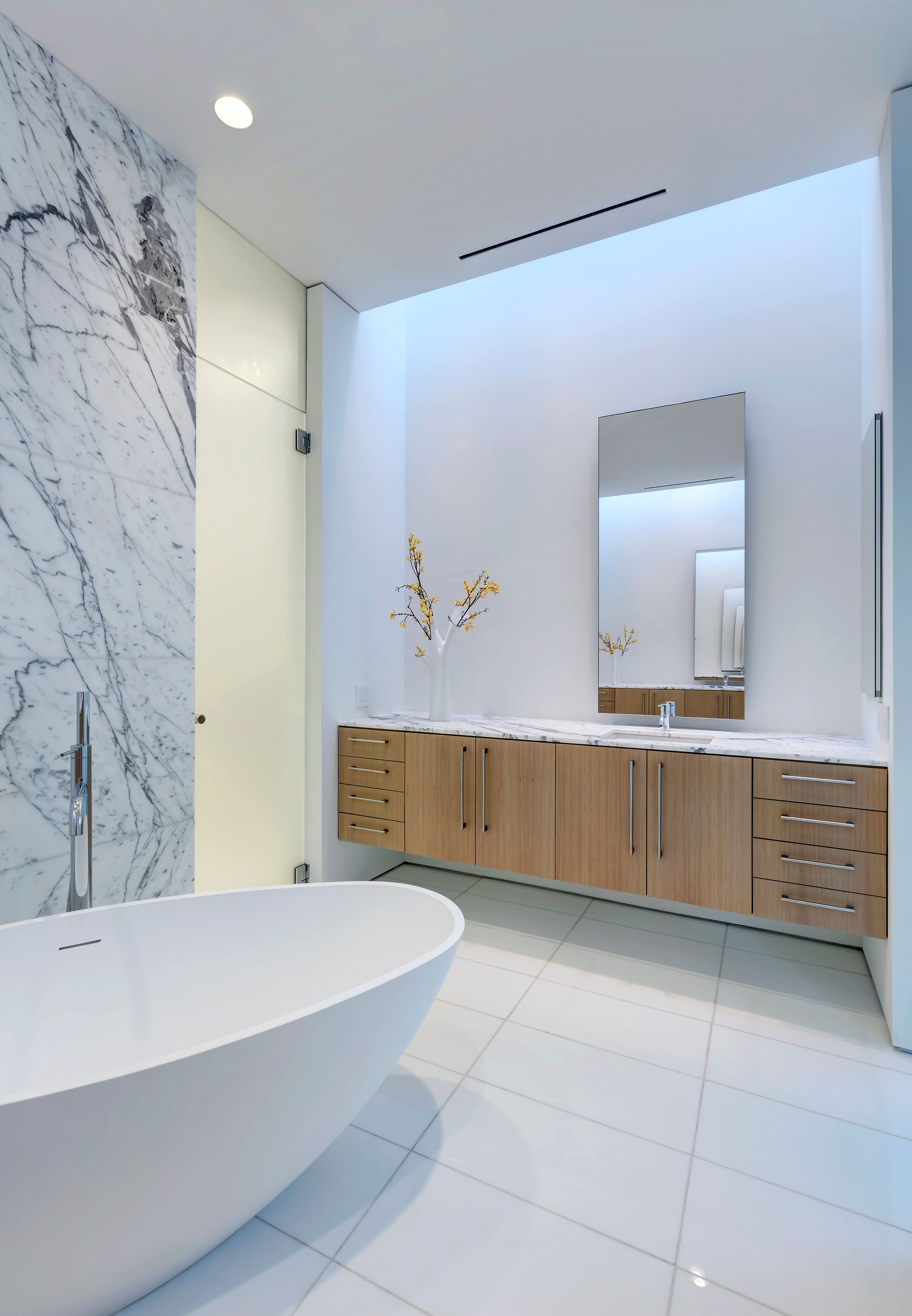 A Small Contemporary Home with Elegant White Decor in Dallas, Texas by Morrison Dilworth + Walls (6)