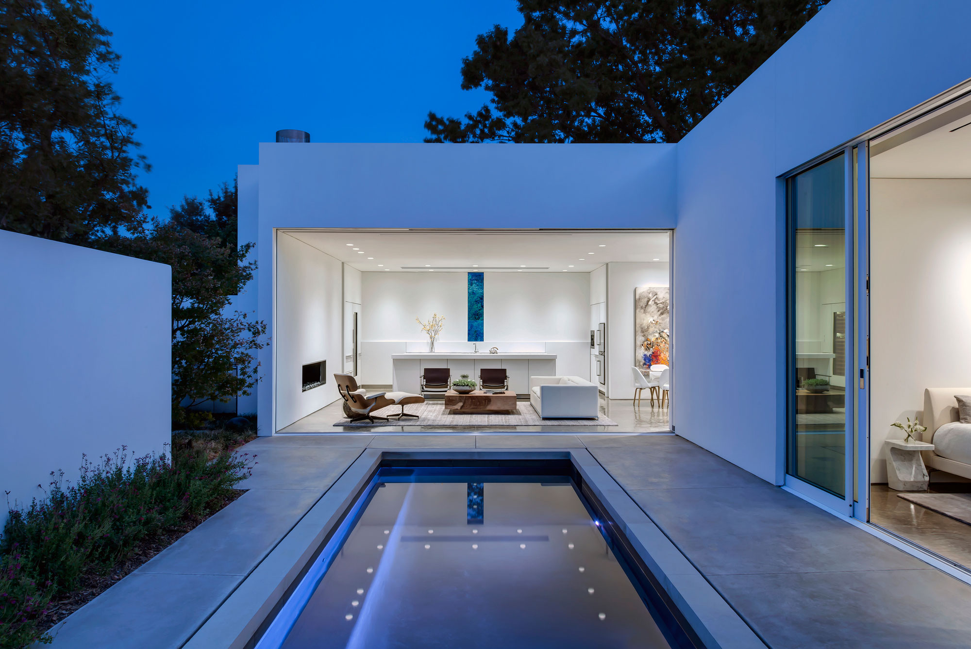 A Small Contemporary Home with Elegant White Decor in Dallas, Texas by Morrison Dilworth + Walls (8)