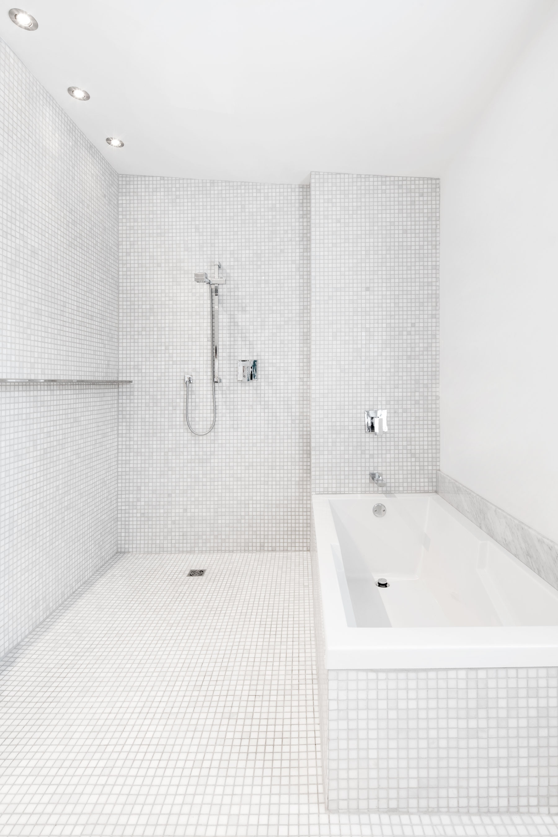 A Small Contemporary House with Bold Black Facade in Montréal by Architecture Open Form (12)