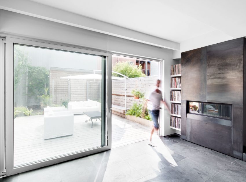 A Small Contemporary House with Bold Black Facade in Montréal by Architecture Open Form (3)