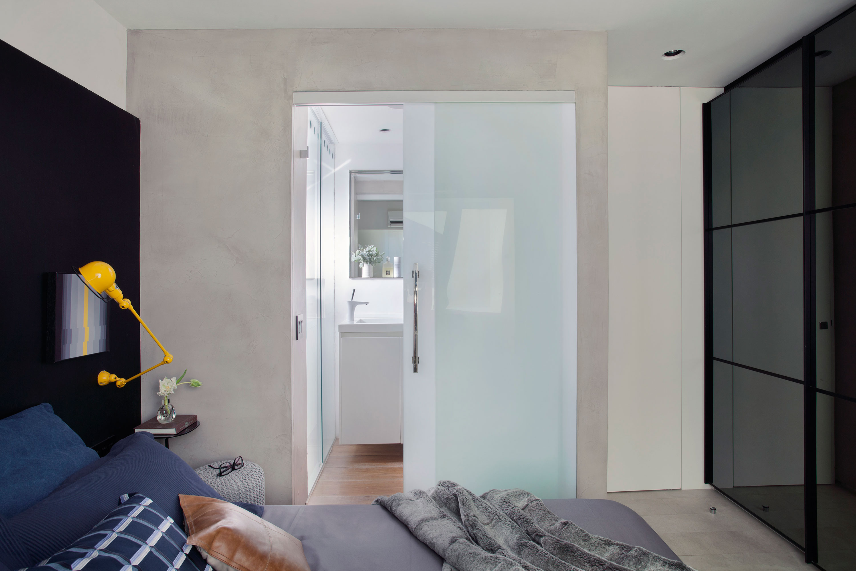 A Small and Stylish Modern Apartment in Rio de Janeiro by Studio ro+ca (13)