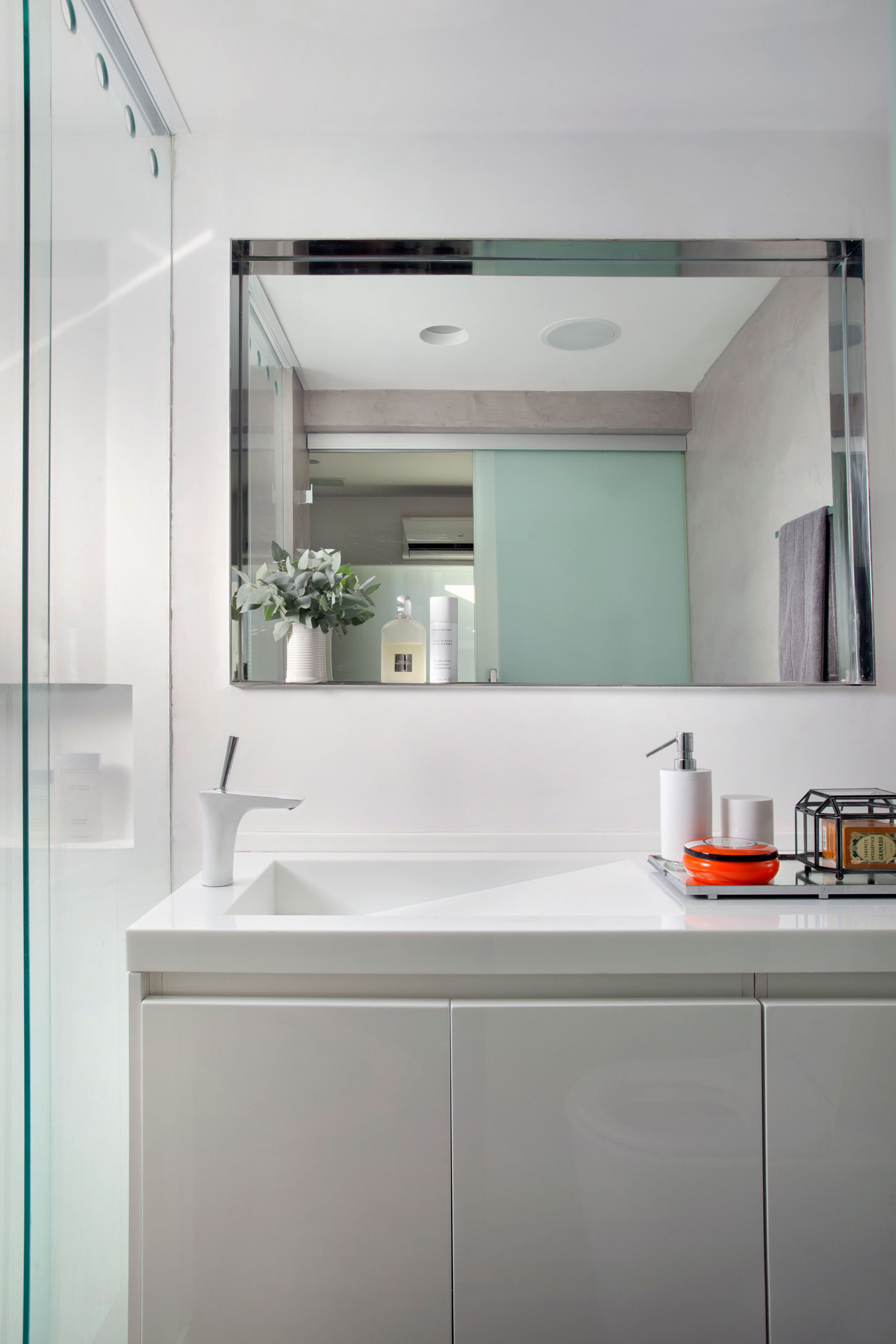 A Small and Stylish Modern Apartment in Rio de Janeiro by Studio ro+ca (15)