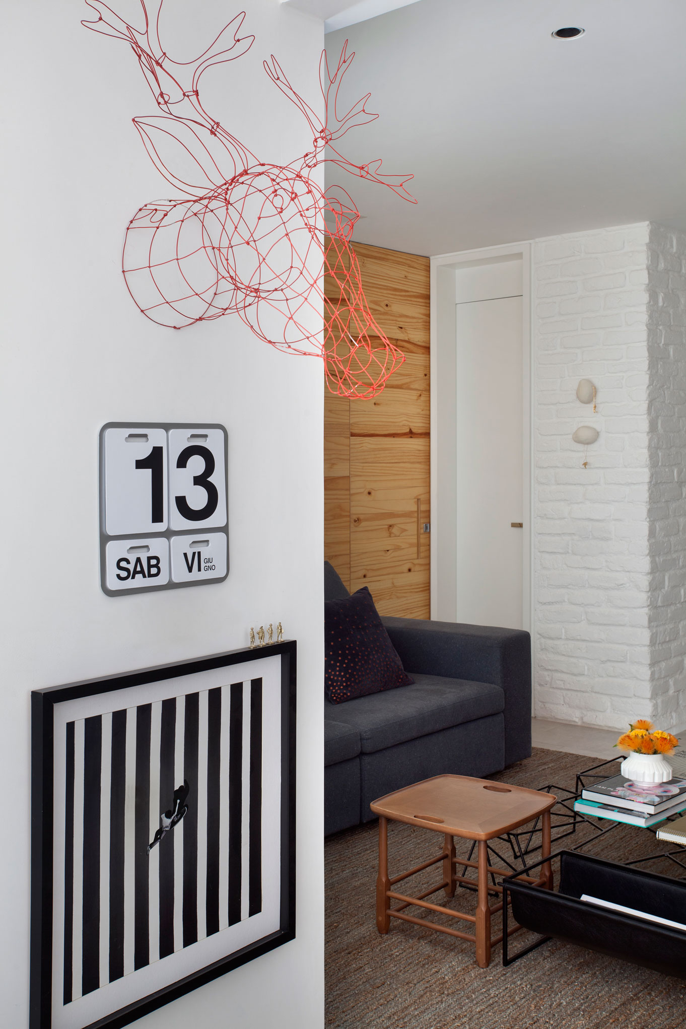 A Small and Stylish Modern Apartment in Rio de Janeiro by Studio ro+ca (5)