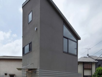 A Small yet Spacious House with Floating Treehouse in Tokyo by Yuki Miyamoto Architect (1)