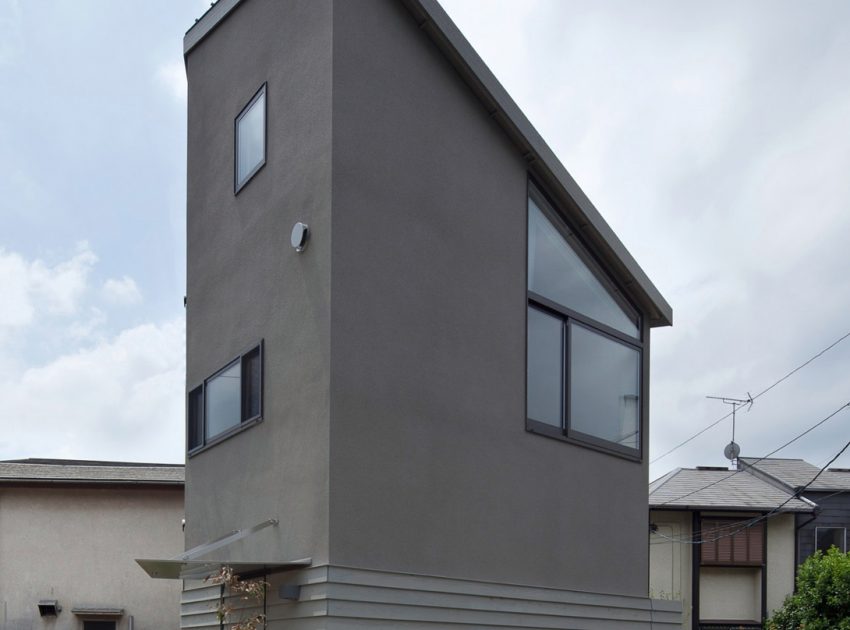 A Small yet Spacious House with Floating Treehouse in Tokyo by Yuki Miyamoto Architect (1)