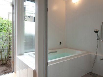 A Small yet Spacious House with Floating Treehouse in Tokyo by Yuki Miyamoto Architect (13)