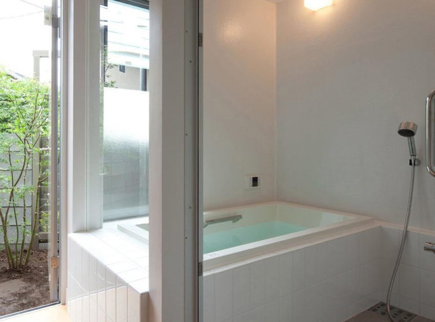 A Small yet Spacious House with Floating Treehouse in Tokyo by Yuki Miyamoto Architect (13)