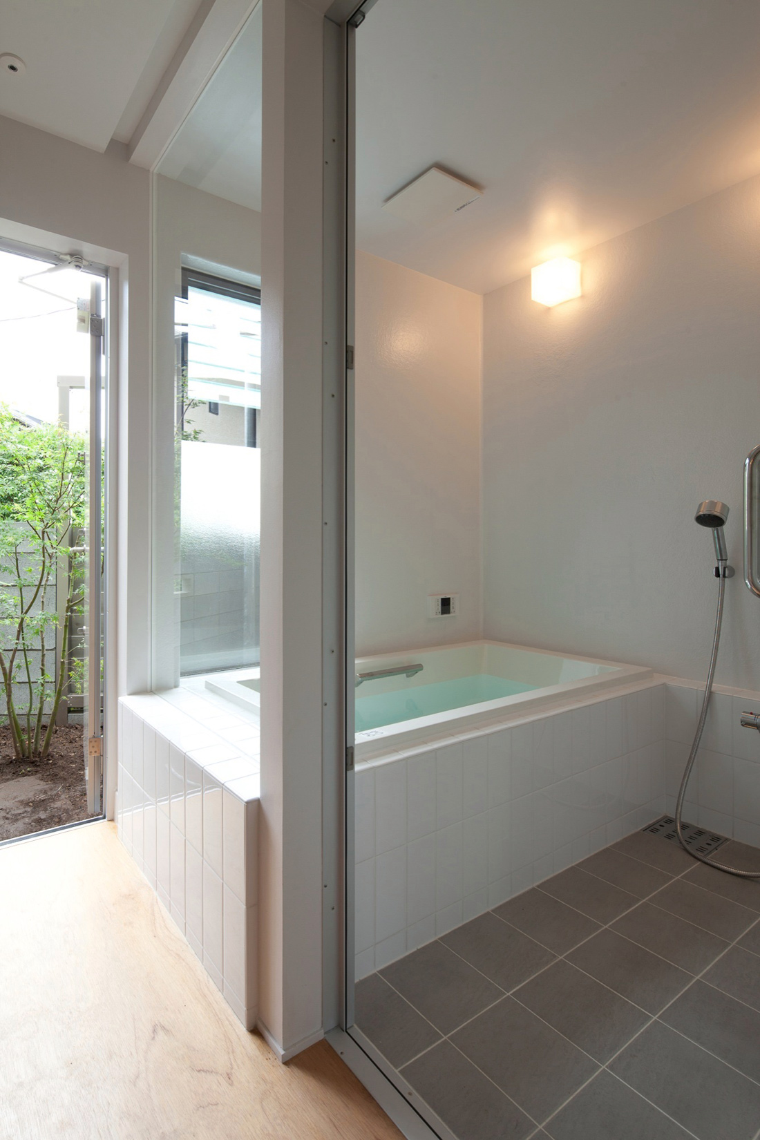 A Small yet Spacious House with Floating Treehouse in Tokyo by Yuki Miyamoto Architect (13)