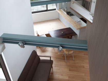 A Small yet Spacious House with Floating Treehouse in Tokyo by Yuki Miyamoto Architect (4)