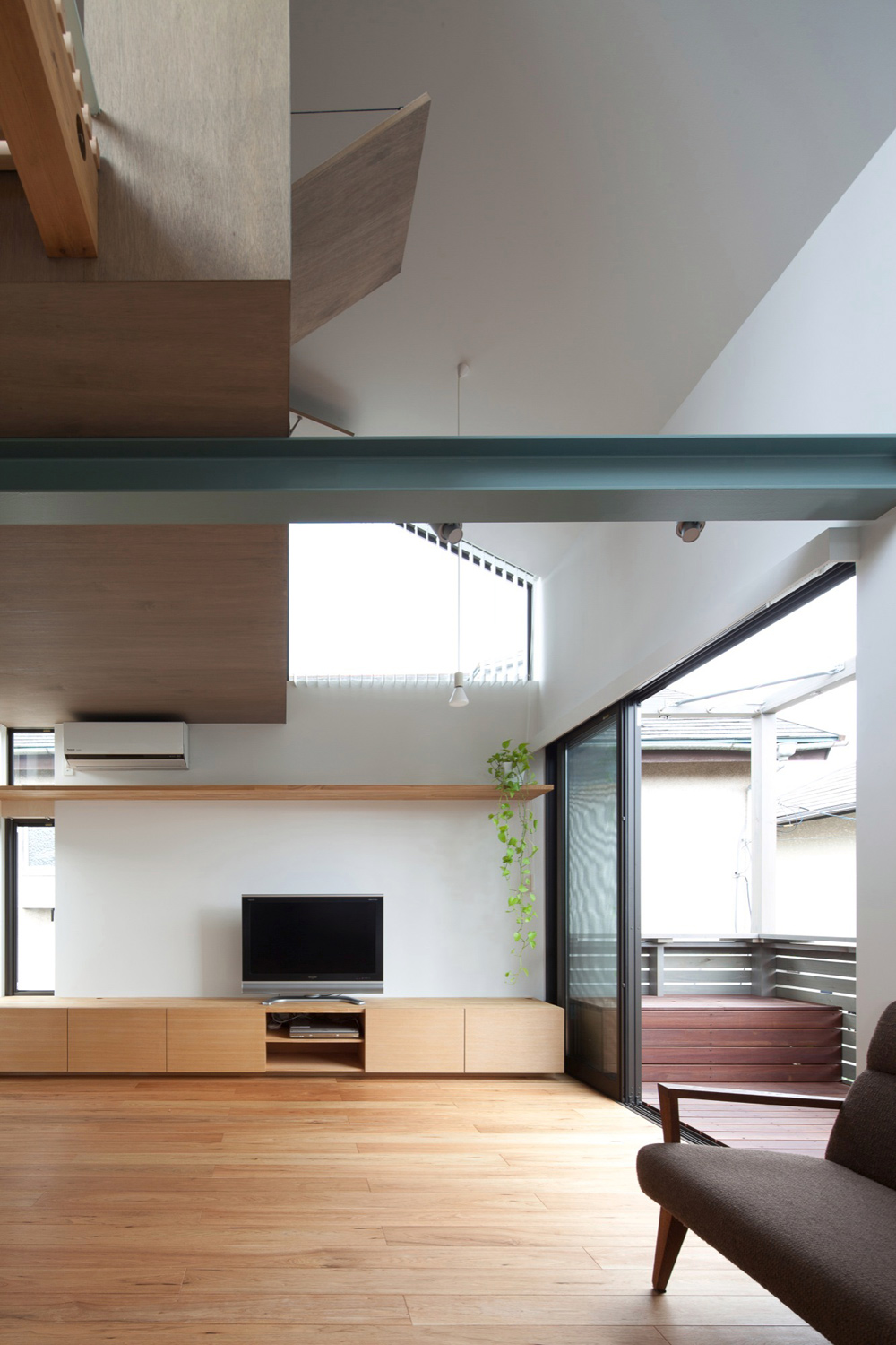 A Small yet Spacious House with Floating Treehouse in Tokyo by Yuki Miyamoto Architect (7)