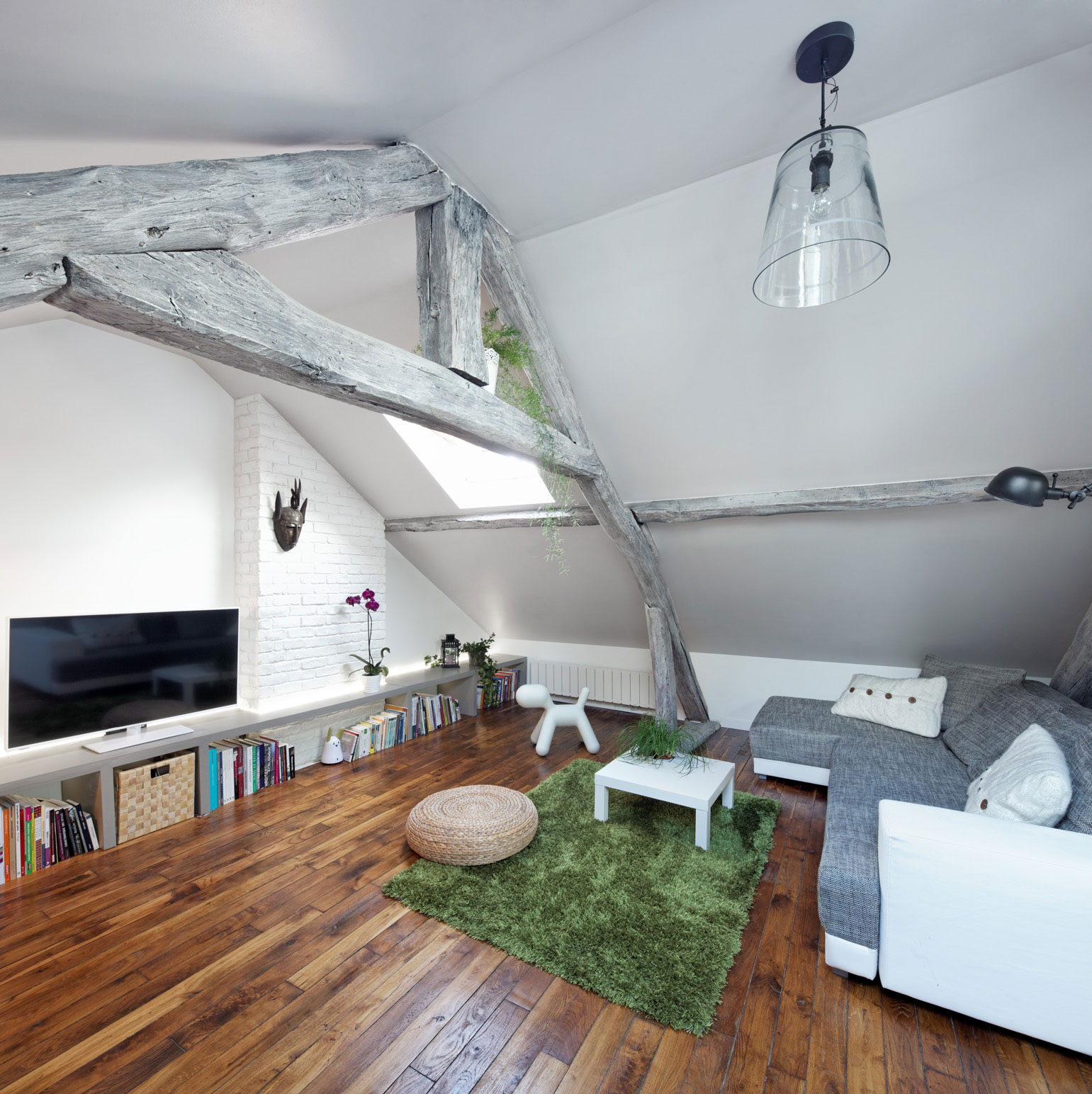 A Smart Contemporary Apartment with Rustic Meets Industrial Decor in Ivry-sur-Seine, France by Prisca Pellerin (1)