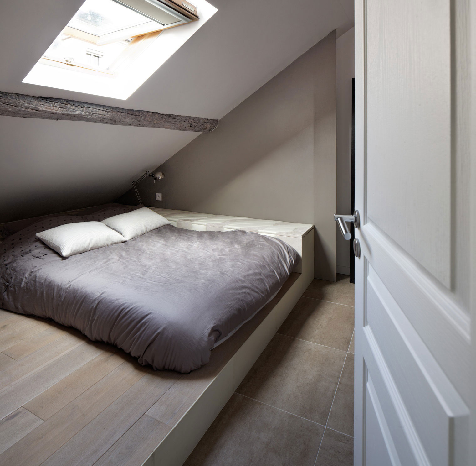 A Smart Contemporary Apartment with Rustic Meets Industrial Decor in Ivry-sur-Seine, France by Prisca Pellerin (10)