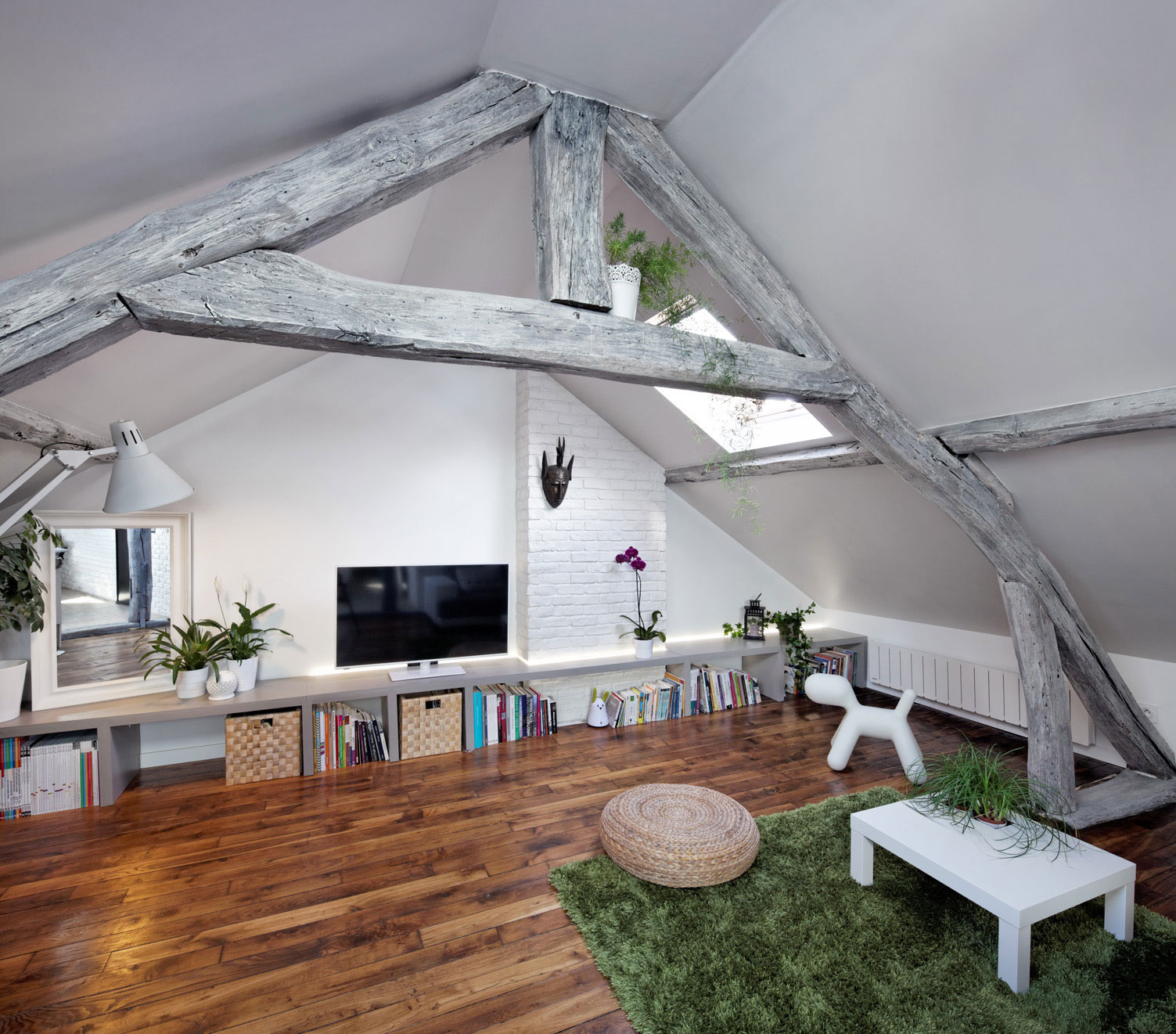 A Smart Contemporary Apartment with Rustic Meets Industrial Decor in Ivry-sur-Seine, France by Prisca Pellerin (2)
