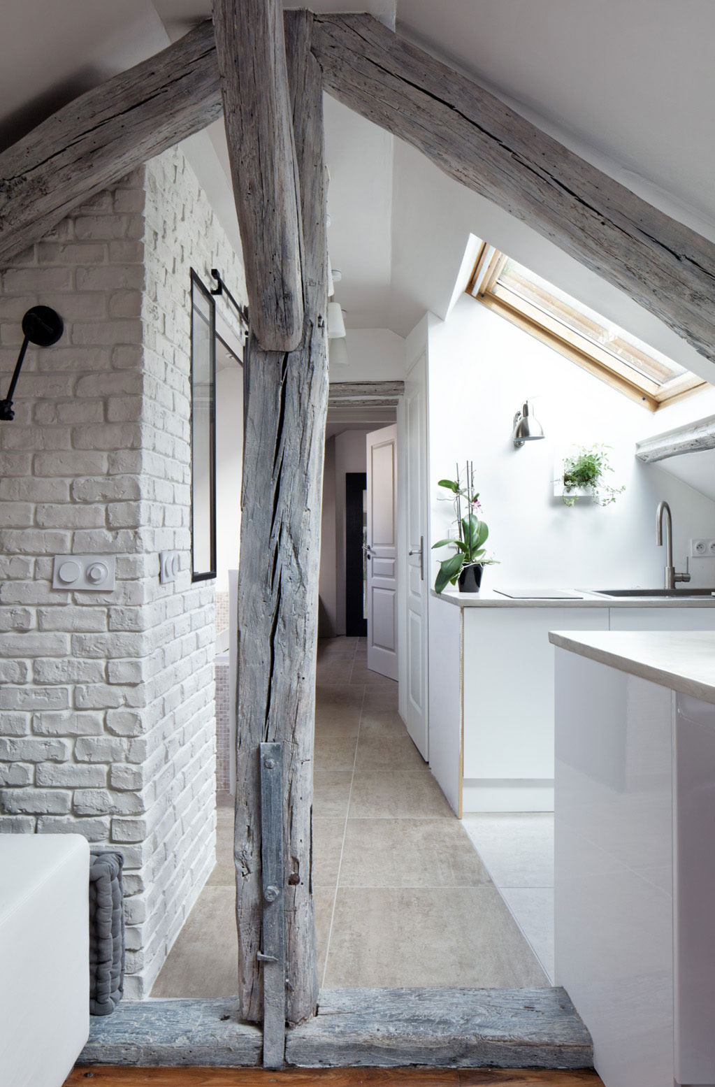 A Smart Contemporary Apartment with Rustic Meets Industrial Decor in Ivry-sur-Seine, France by Prisca Pellerin (8)