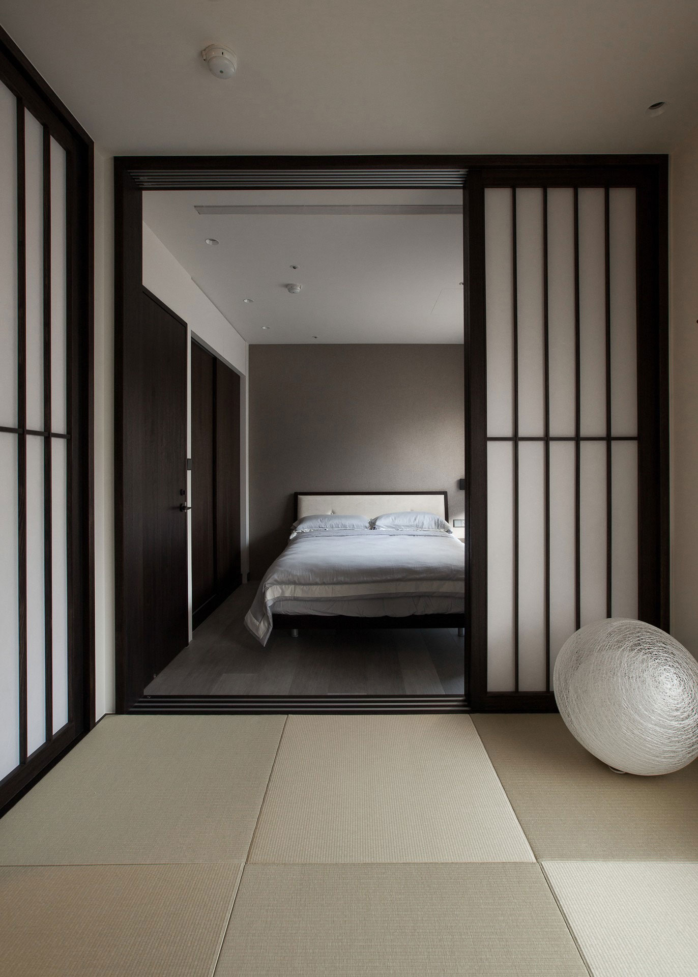 A Sophisticated Apartment with an Elegant and Refined Interior in Taiwan by PMD (32)