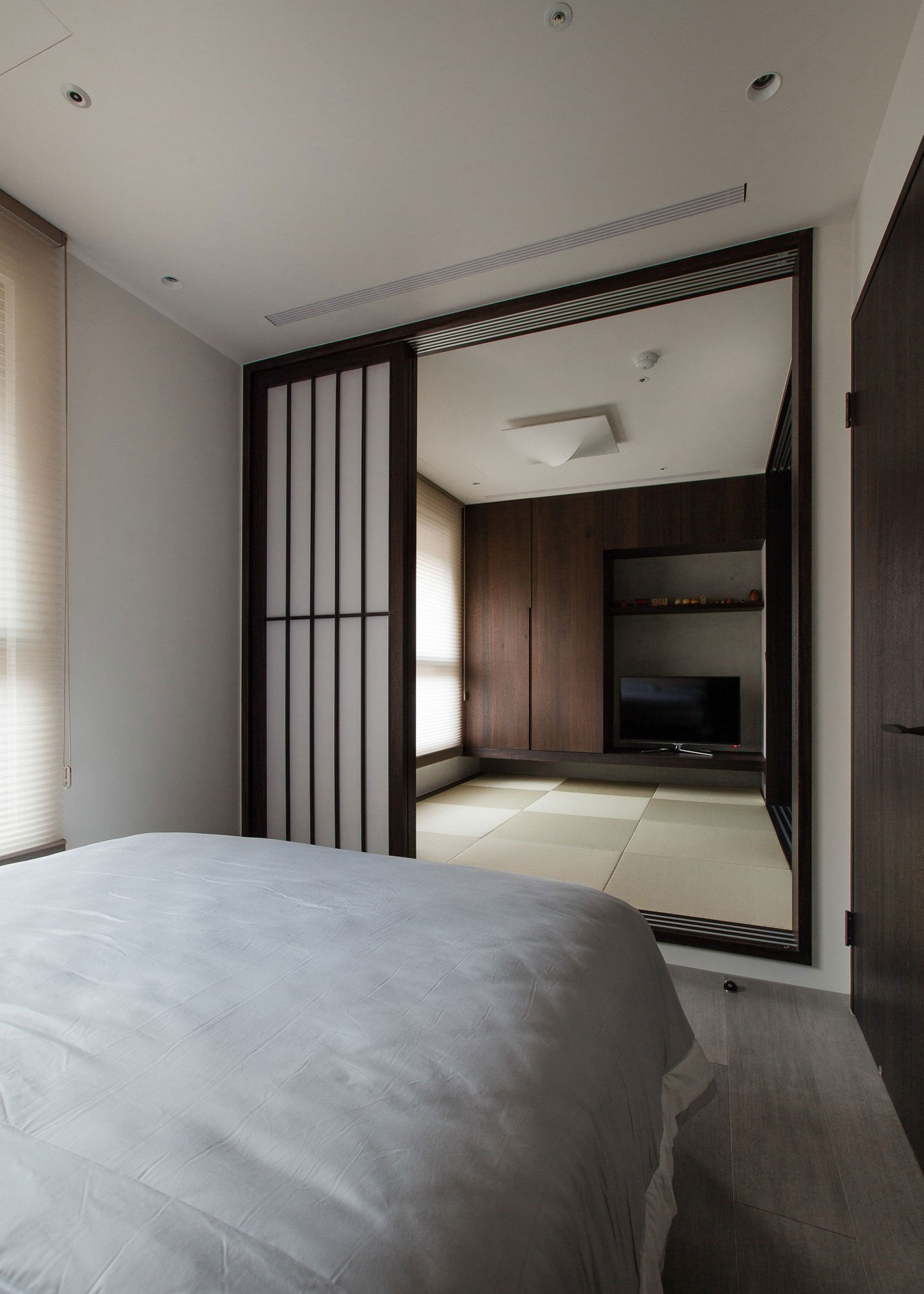 A Sophisticated Apartment with an Elegant and Refined Interior in Taiwan by PMD (33)