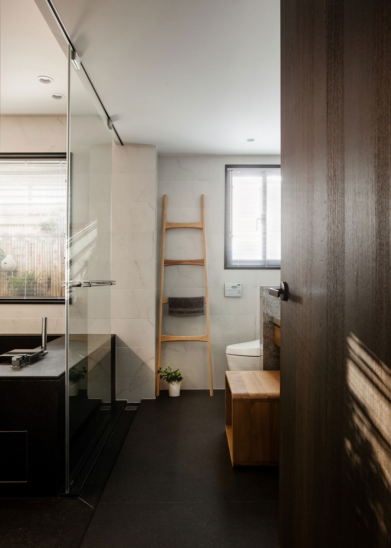 A Sophisticated Apartment with an Elegant and Refined Interior in Taiwan by PMD (47)