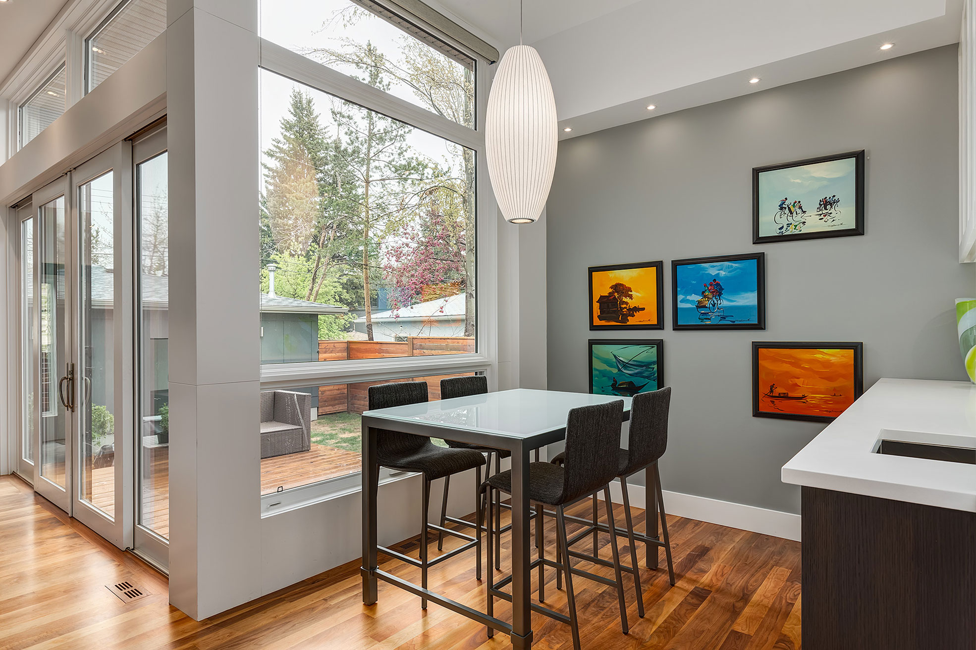 A Sophisticated Contemporary Bungalow with Abundant Natural Light in Calgary by DOODL (12)