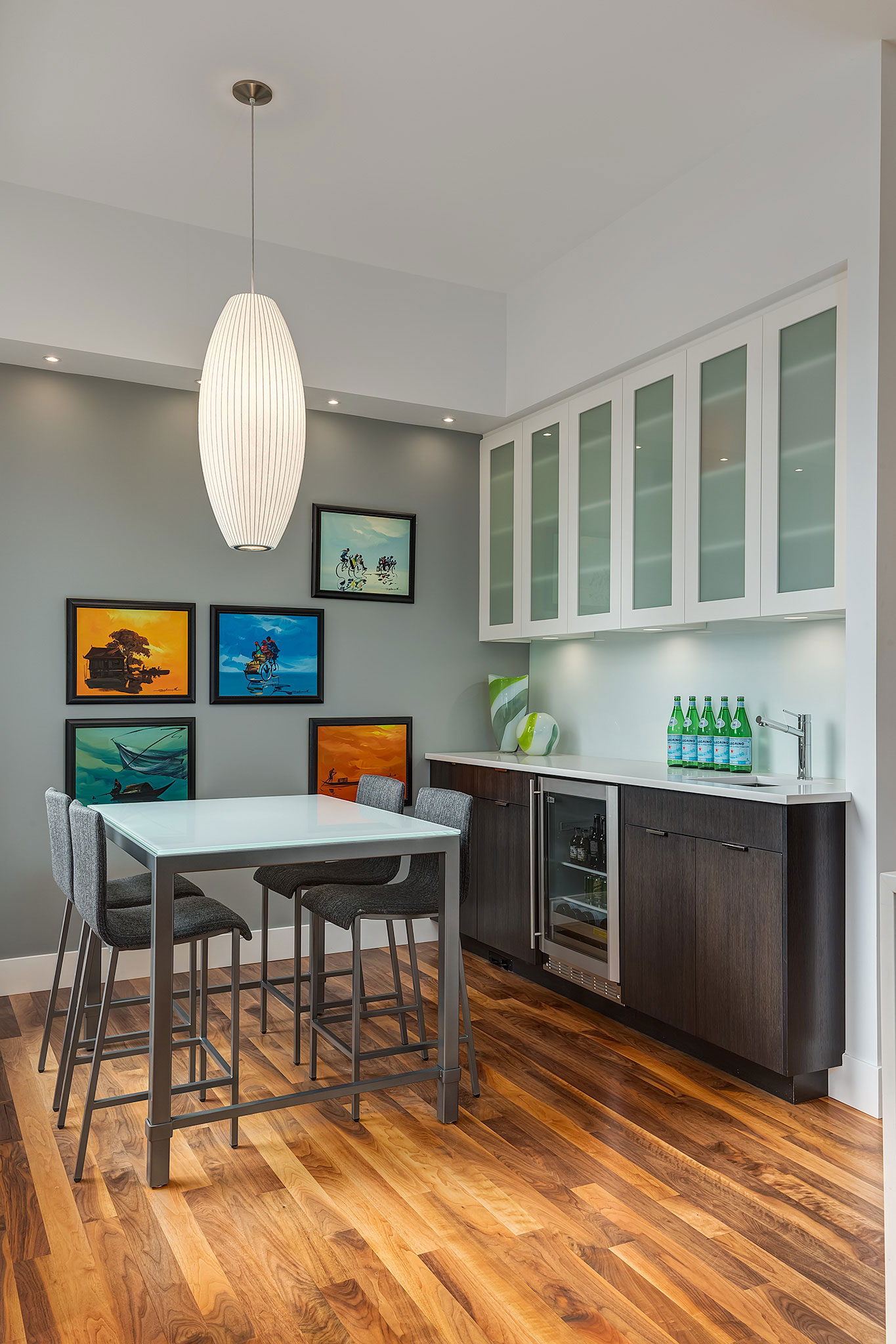 A Sophisticated Contemporary Bungalow with Abundant Natural Light in Calgary by DOODL (14)