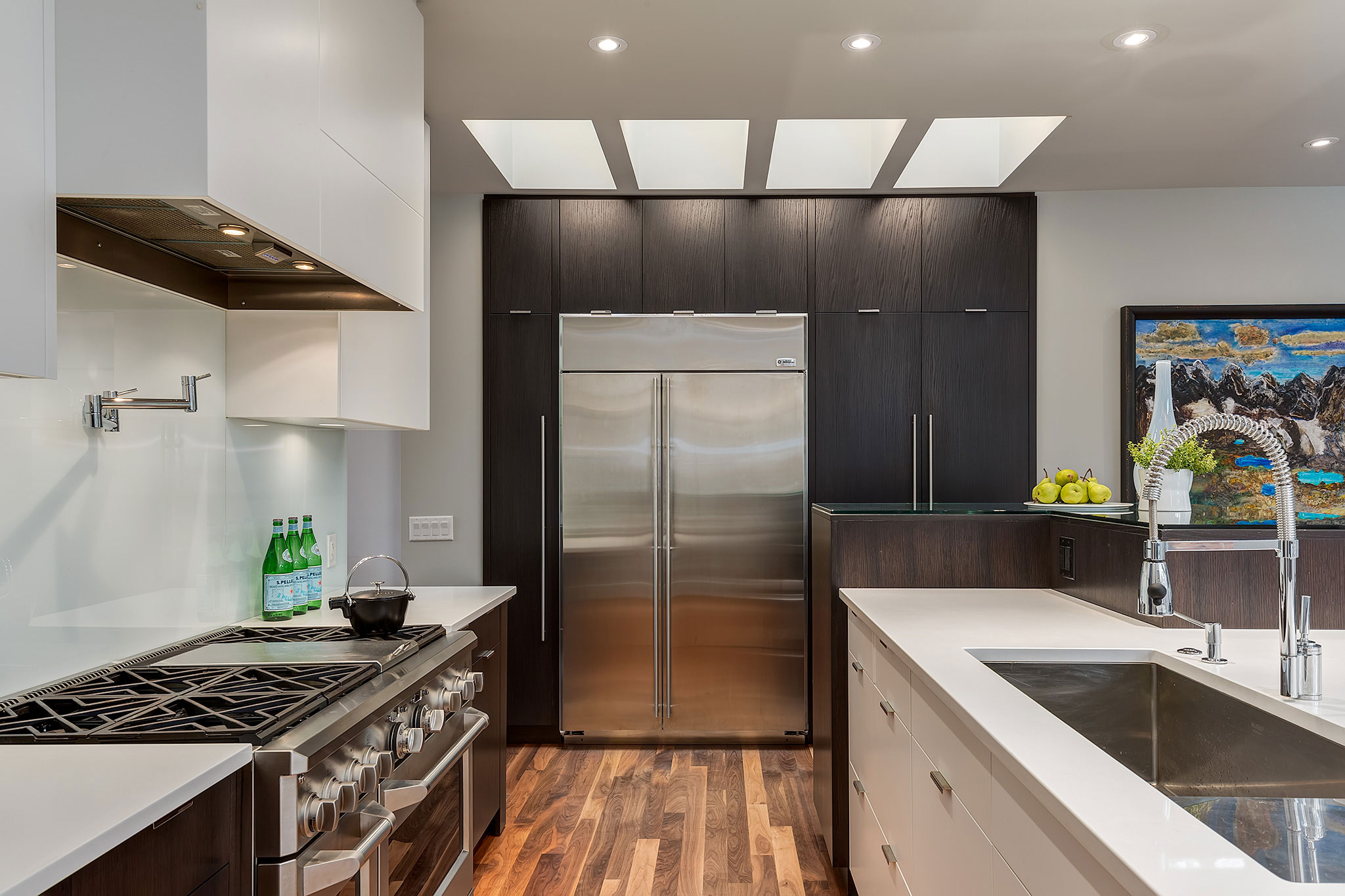 A Sophisticated Contemporary Bungalow with Abundant Natural Light in Calgary by DOODL (17)