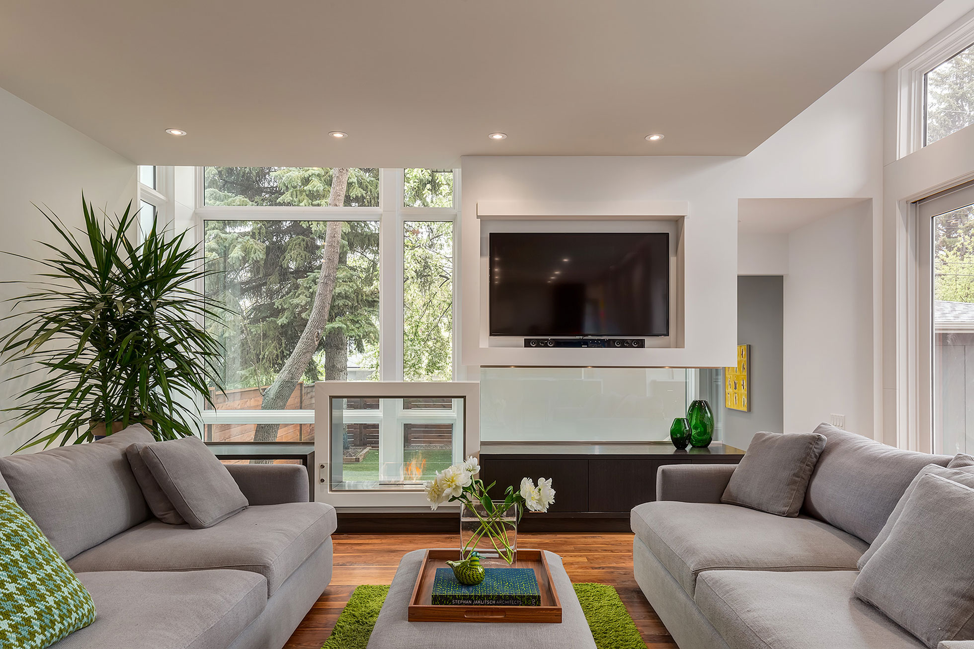 A Sophisticated Contemporary Bungalow with Abundant Natural Light in Calgary by DOODL (2)