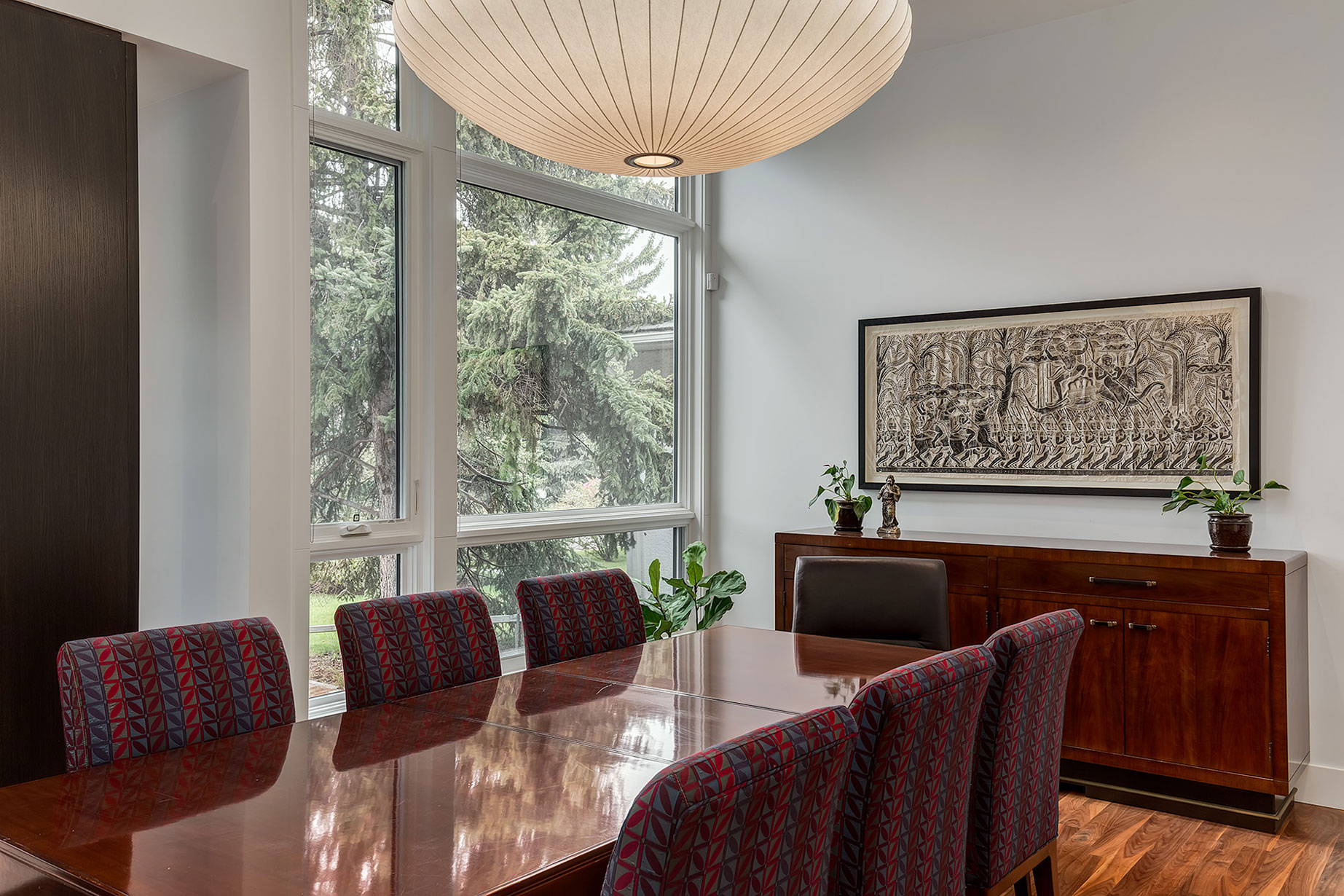 A Sophisticated Contemporary Bungalow with Abundant Natural Light in Calgary by DOODL (20)