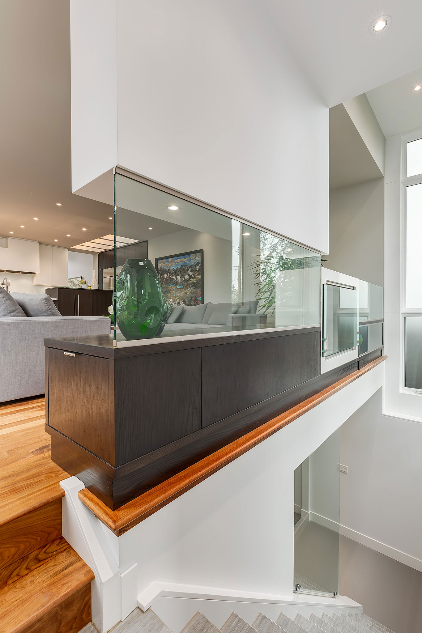 A Sophisticated Contemporary Bungalow with Abundant Natural Light in Calgary by DOODL (23)