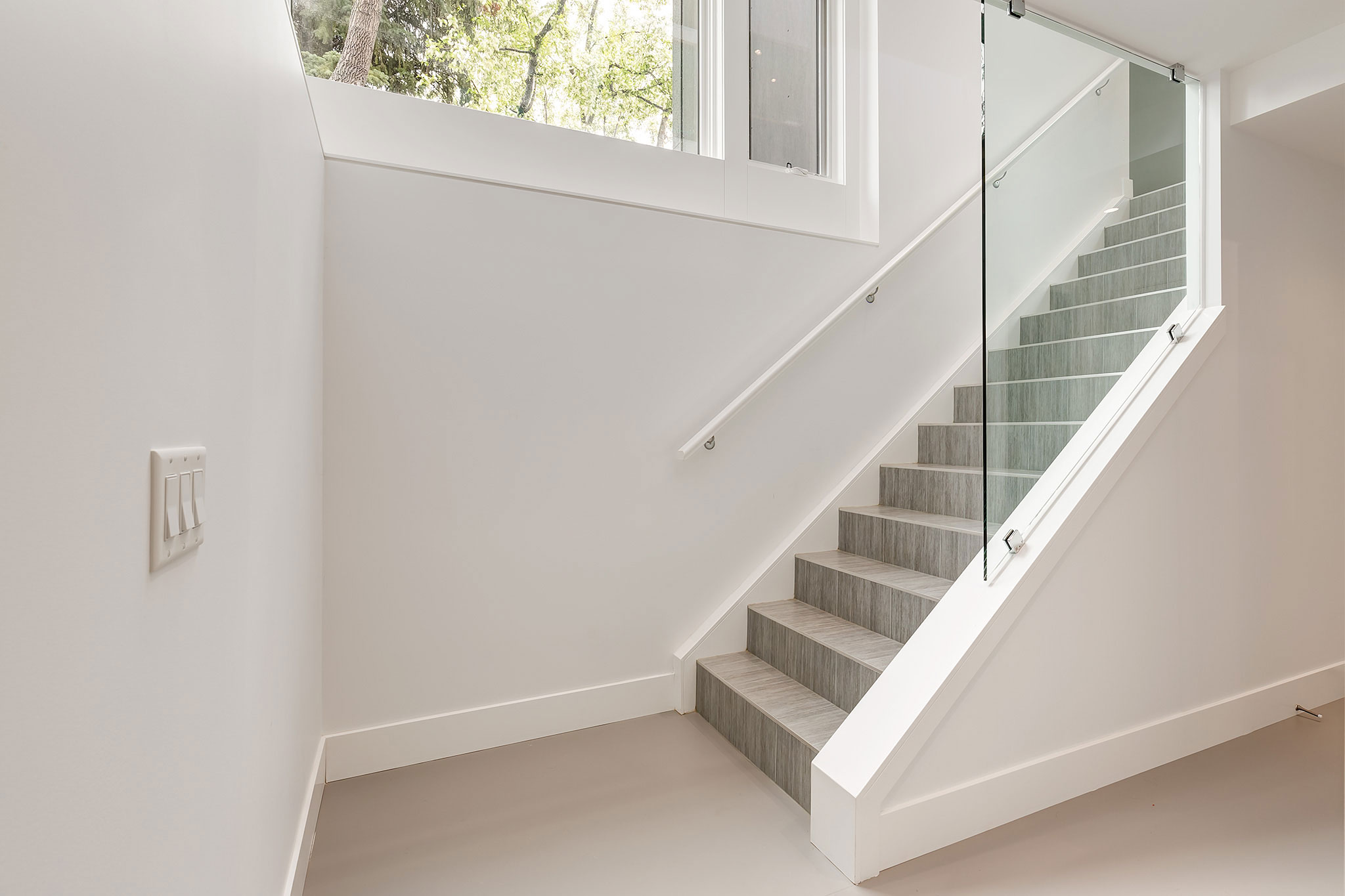 A Sophisticated Contemporary Bungalow with Abundant Natural Light in Calgary by DOODL (26)