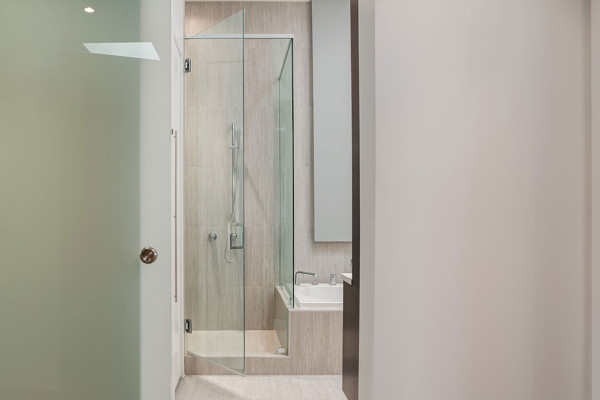 A Sophisticated Contemporary Bungalow with Abundant Natural Light in Calgary by DOODL (37)