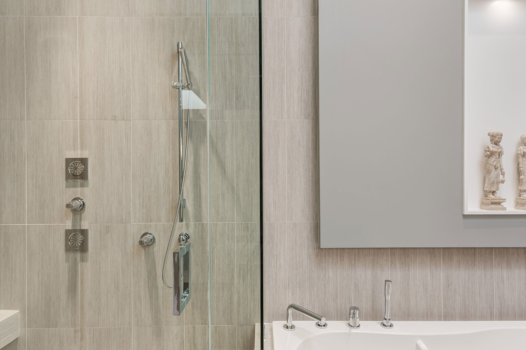 A Sophisticated Contemporary Bungalow with Abundant Natural Light in Calgary by DOODL (38)