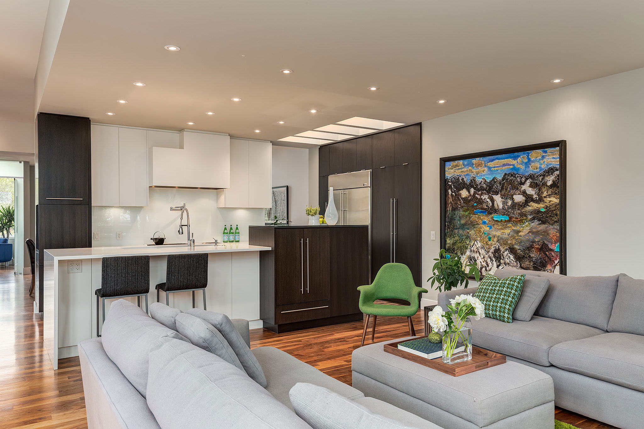 A Sophisticated Contemporary Bungalow with Abundant Natural Light in Calgary by DOODL (4)