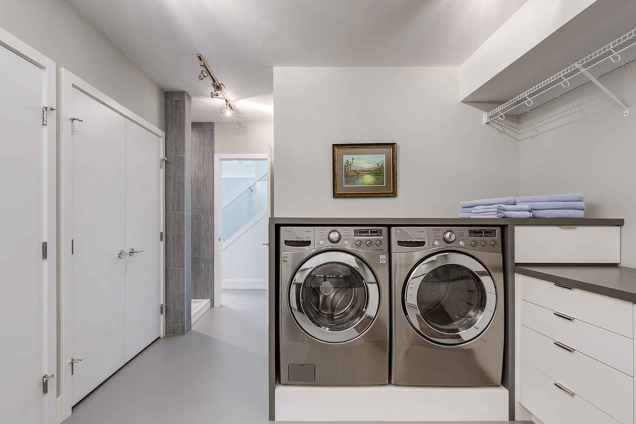 A Sophisticated Contemporary Bungalow with Abundant Natural Light in Calgary by DOODL (45)