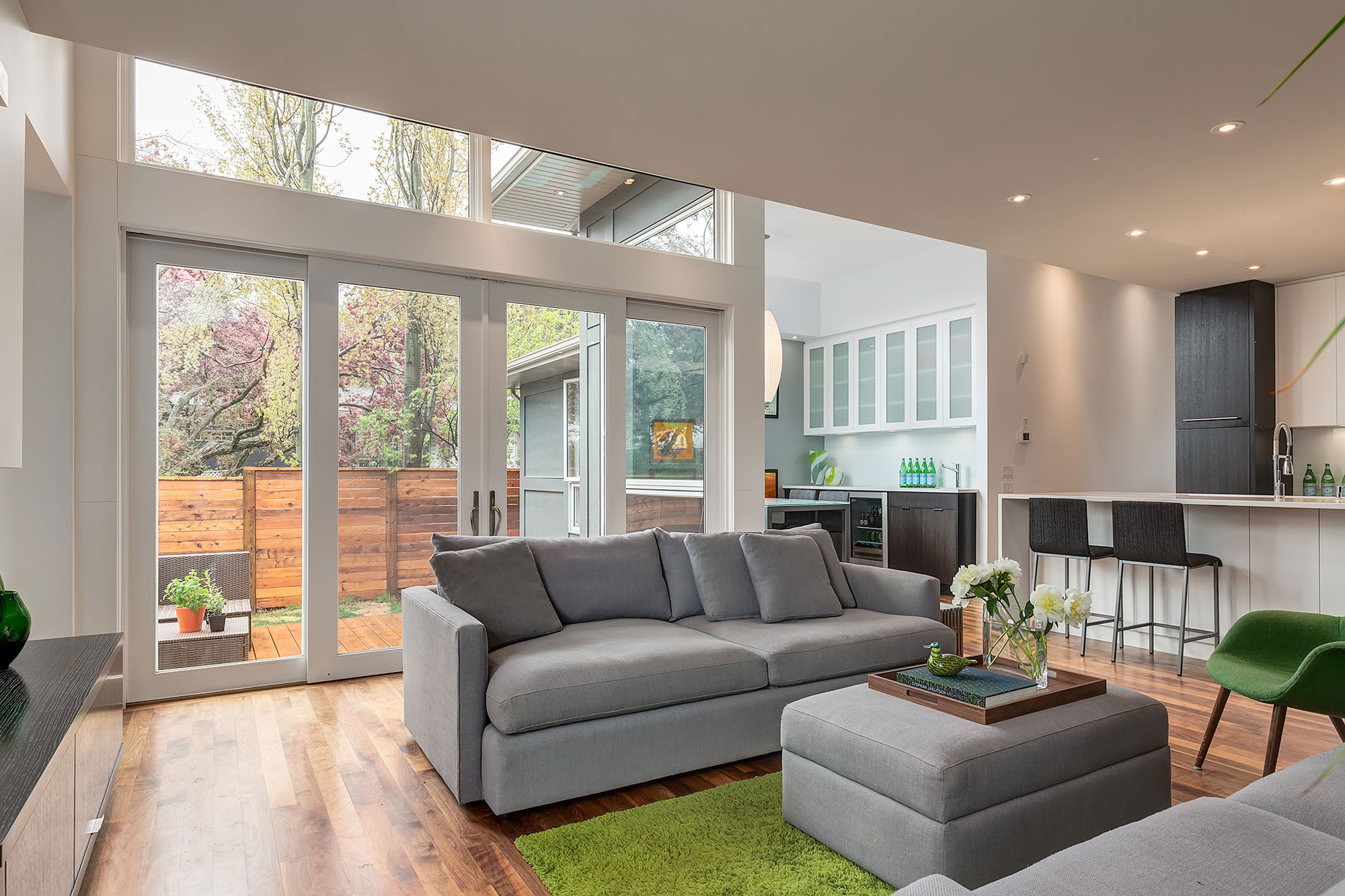 A Sophisticated Contemporary Bungalow with Abundant Natural Light in Calgary by DOODL (6)