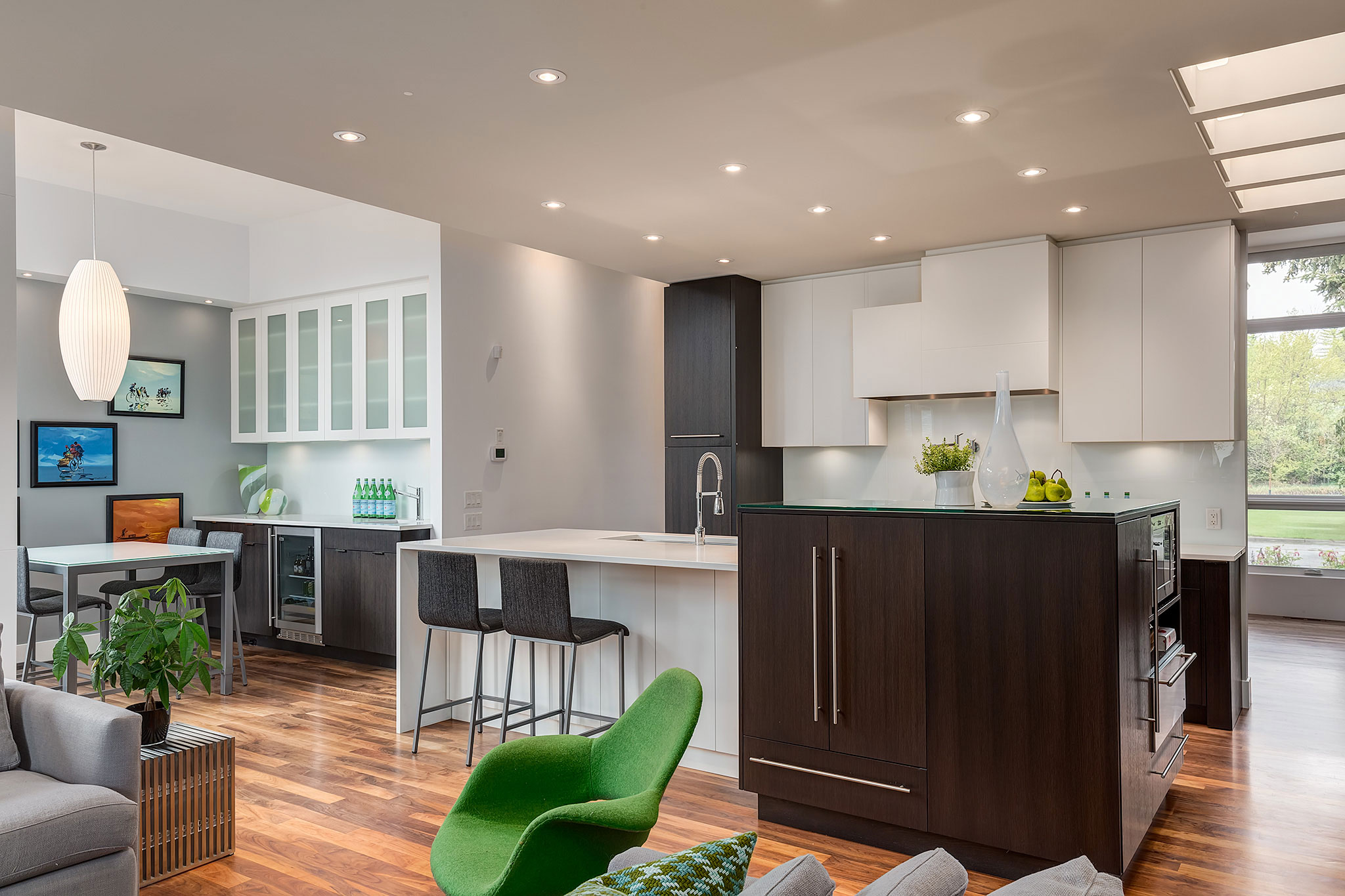 A Sophisticated Contemporary Bungalow with Abundant Natural Light in Calgary by DOODL (7)