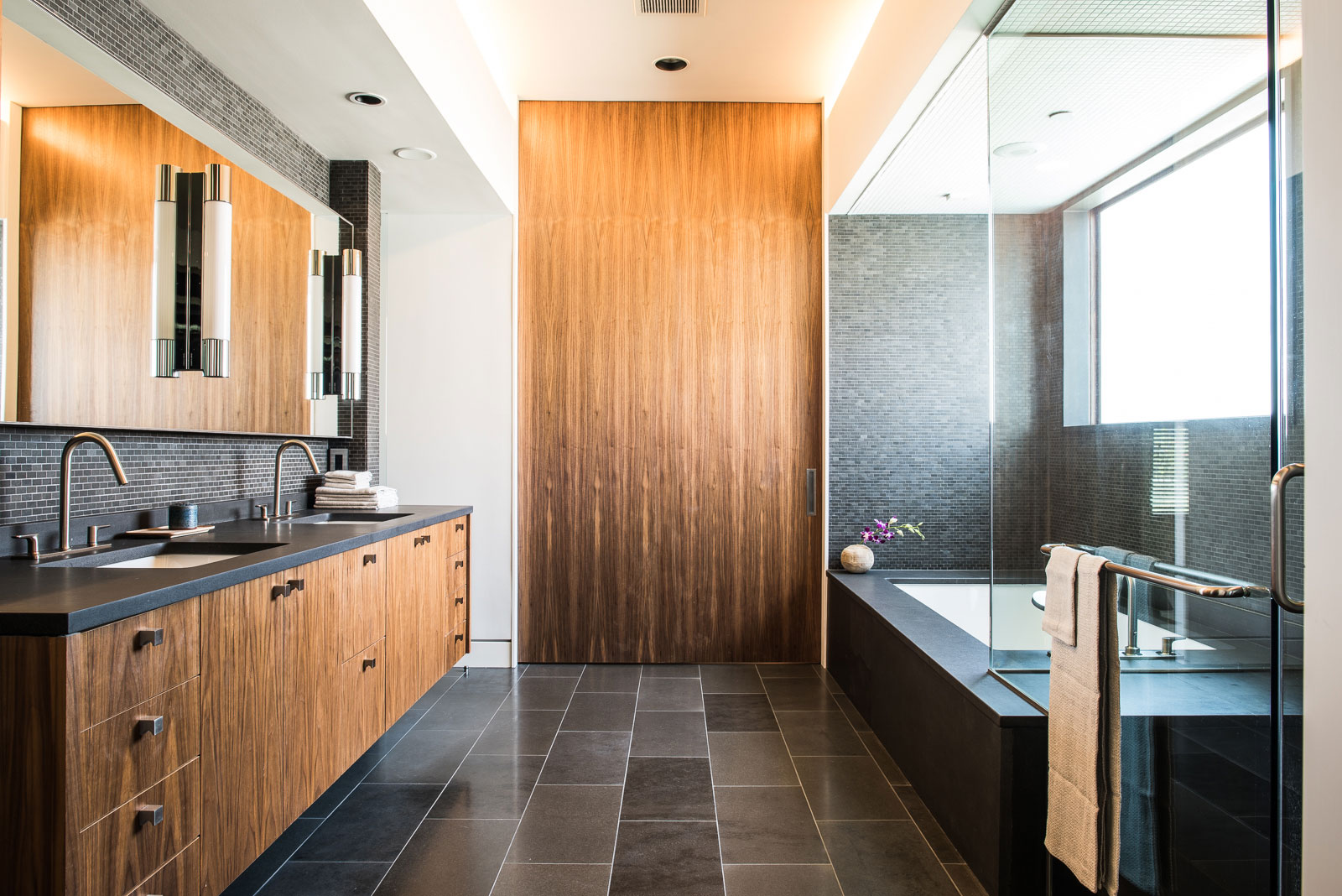 A Sophisticated Contemporary Home with Wonderful Interiors in Texas by Joshua Rice Design (15)