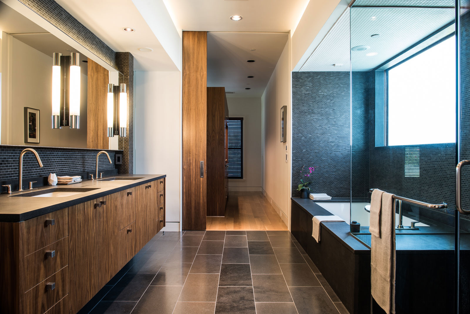 A Sophisticated Contemporary Home with Wonderful Interiors in Texas by Joshua Rice Design (16)