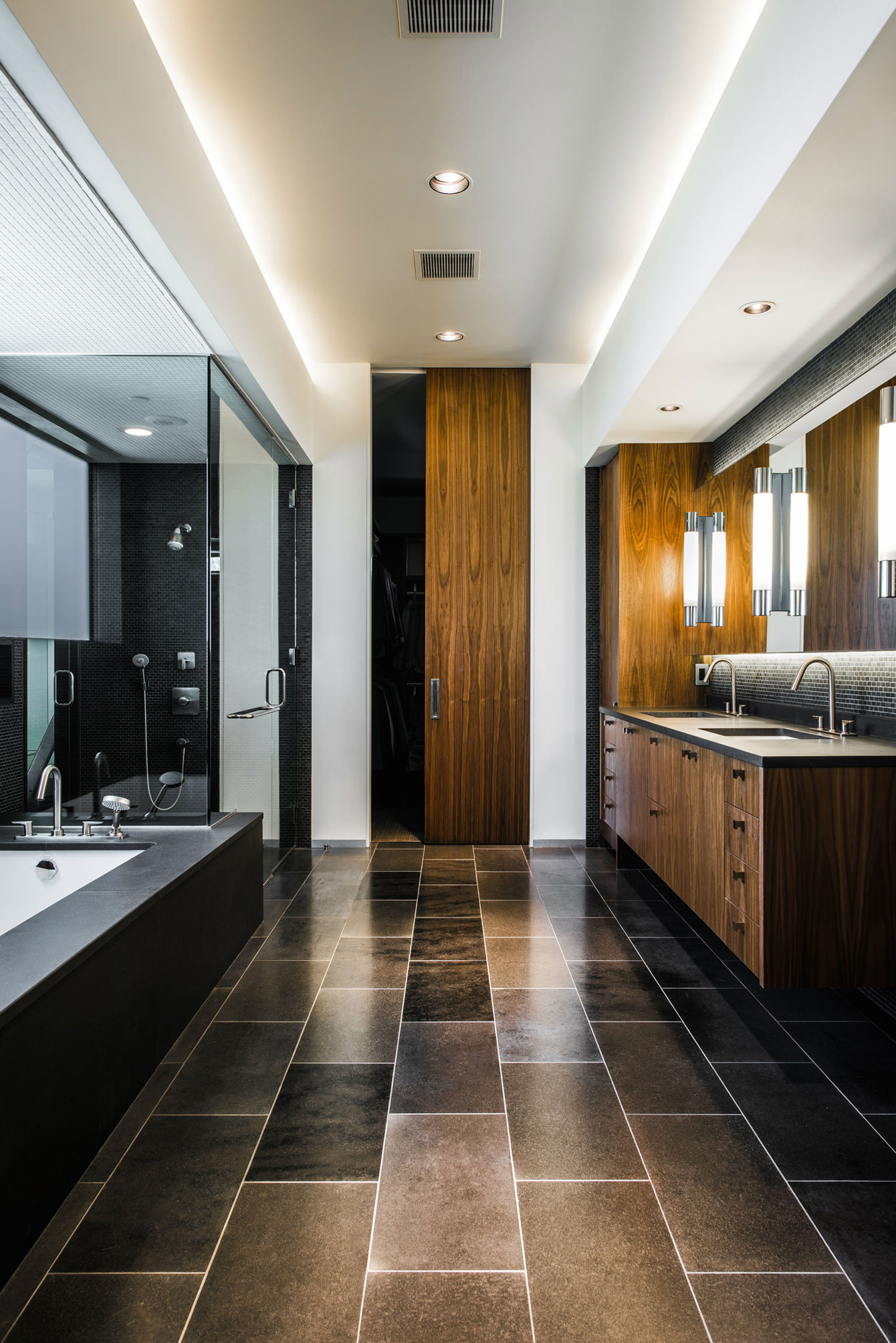 A Sophisticated Contemporary Home with Wonderful Interiors in Texas by Joshua Rice Design (17)