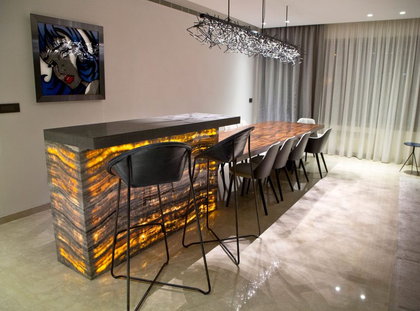 A Sophisticated Modern Apartment with Spacious and Warm Interior in Sin El Fil by ROHD (11)