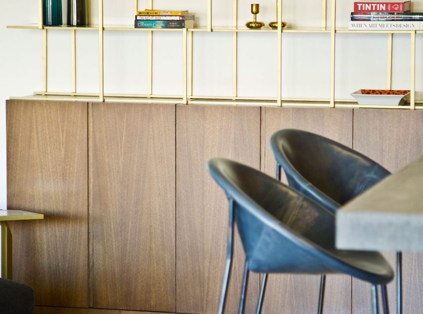 A Sophisticated Modern Apartment with Spacious and Warm Interior in Sin El Fil by ROHD (14)