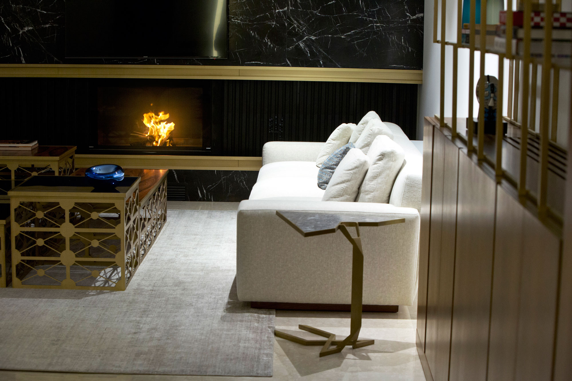 A Sophisticated Modern Apartment with Spacious and Warm Interior in Sin El Fil by ROHD (6)