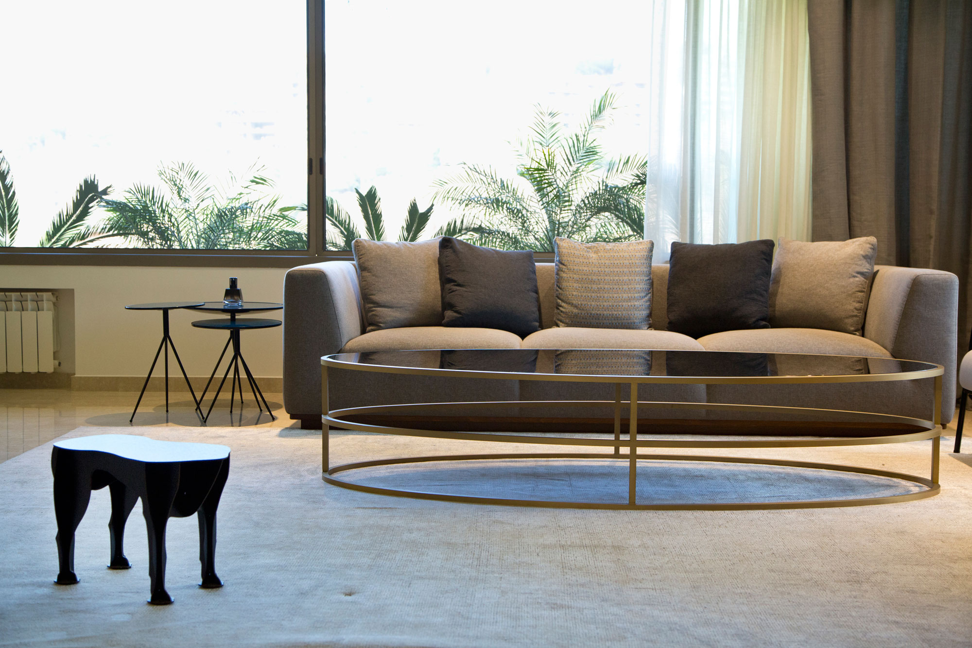 A Sophisticated Modern Apartment with Spacious and Warm Interior in Sin El Fil by ROHD (8)