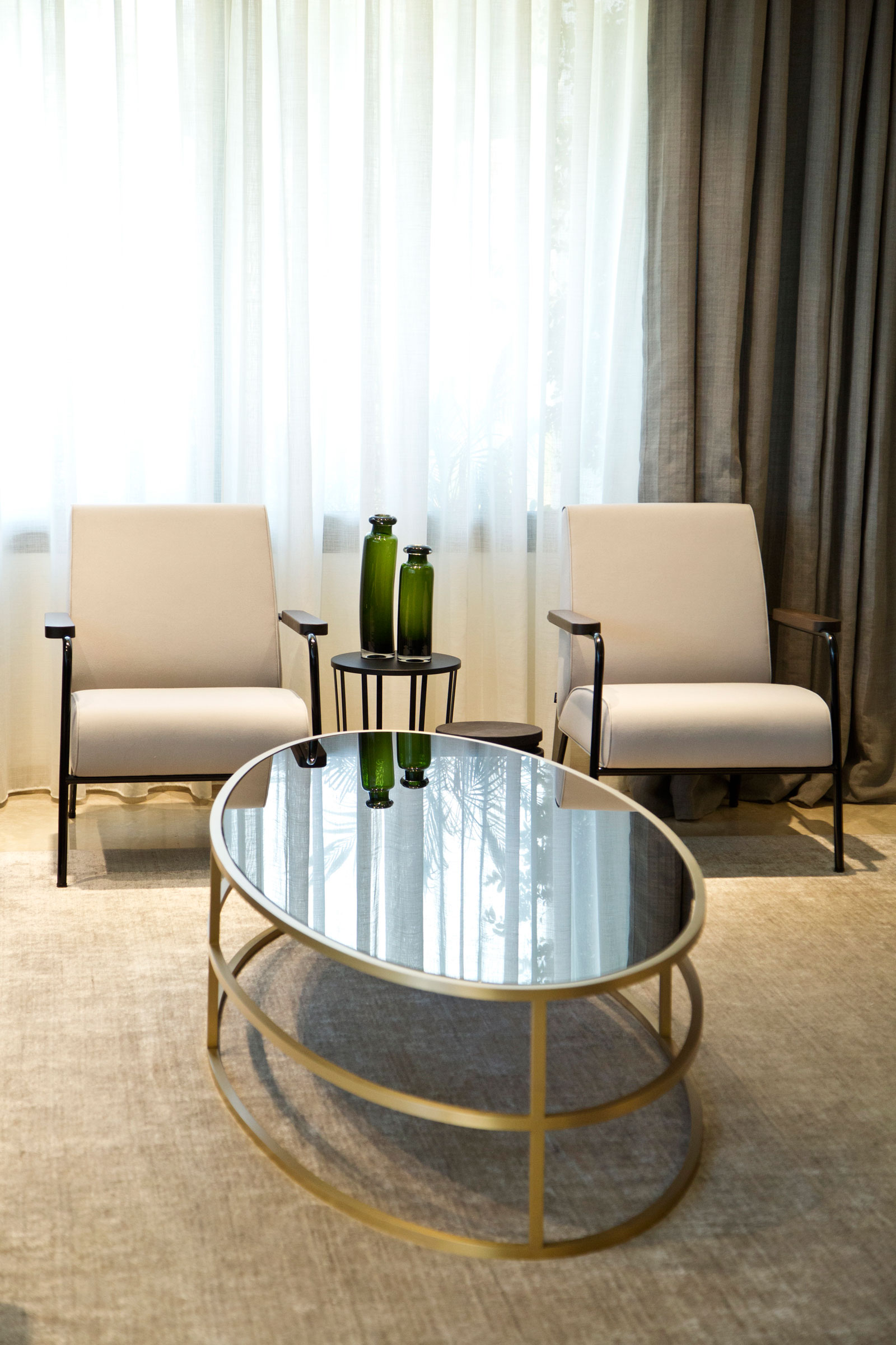 A Sophisticated Modern Apartment with Spacious and Warm Interior in Sin El Fil by ROHD (9)