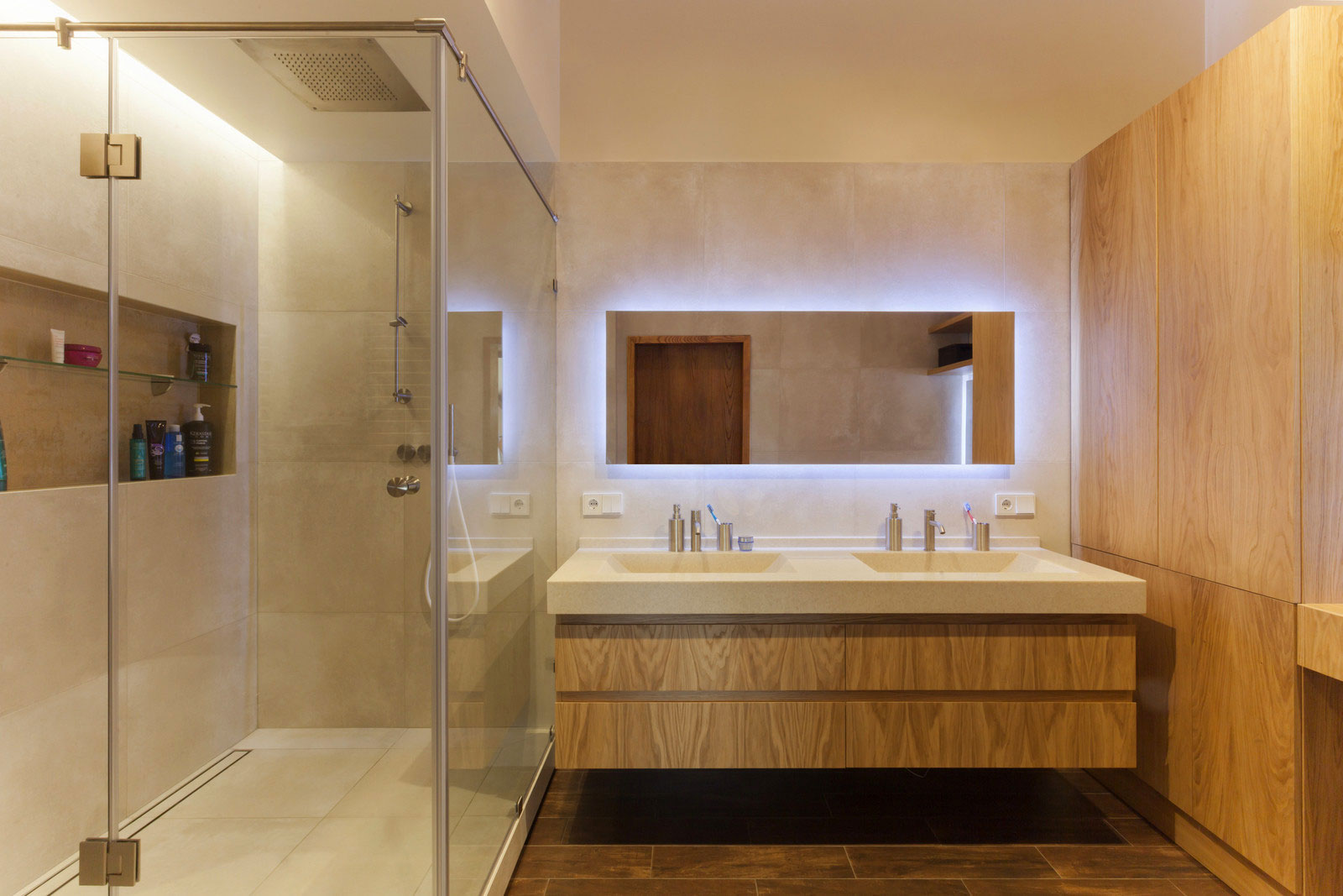 A Sophisticated Modern Home with Extraordinary Interiors in Kiev, Ukraine by U // ME Architects (18)
