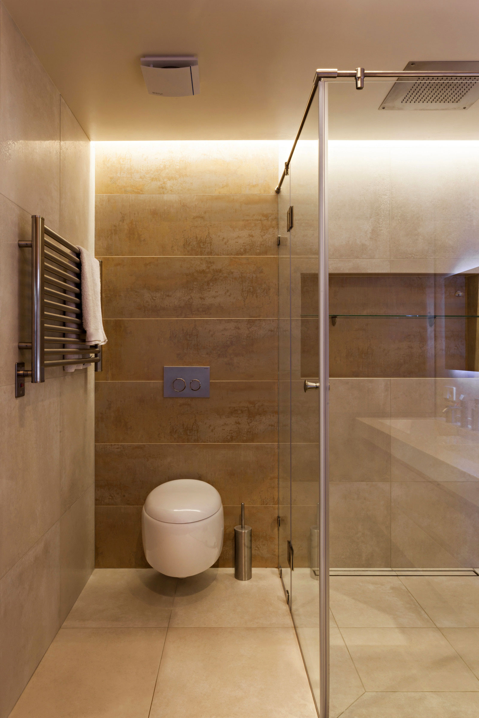 A Sophisticated Modern Home with Extraordinary Interiors in Kiev, Ukraine by U // ME Architects (20)