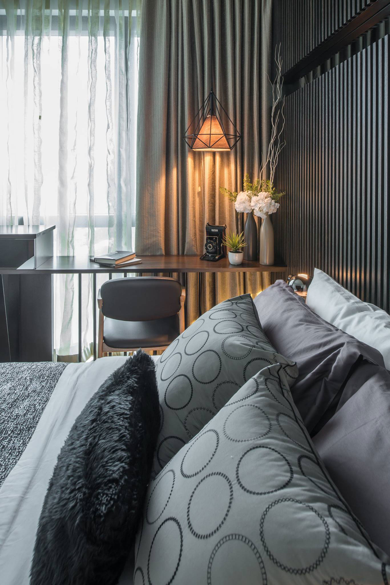 A Sophisticated and Stylish Home for an Avid Traveler and Photographer in Kuala Lumpur by Nu Infinity (26)