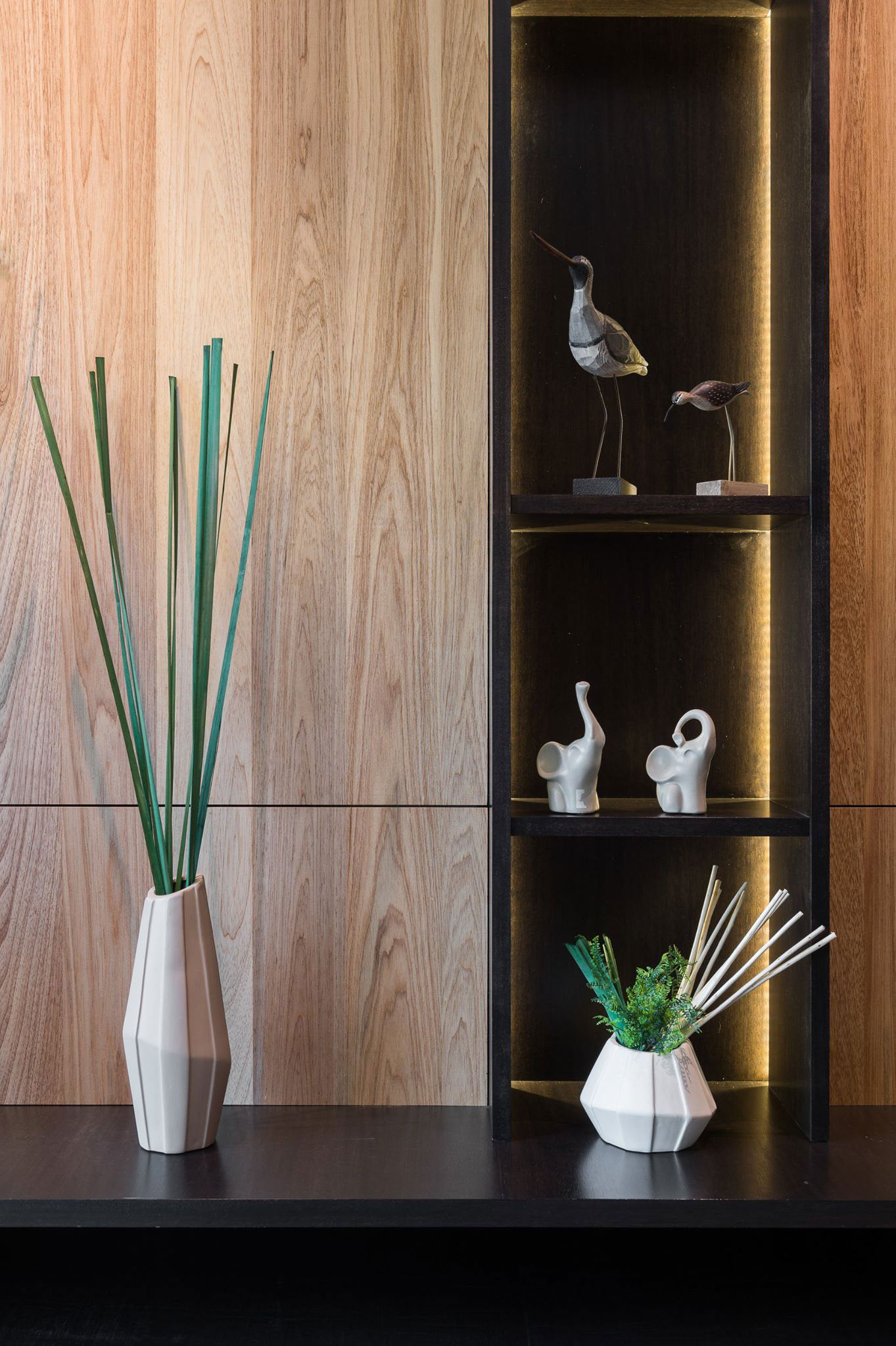 A Sophisticated and Stylish Home for an Avid Traveler and Photographer in Kuala Lumpur by Nu Infinity (39)